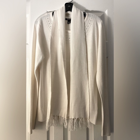 NWOT Woman knit sweater with removable scarf size XL color cream. (final price) - Picture 4 of 6